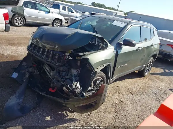 3C4NJDDBXJT238917 2018 JEEP COMPASS - Image 2