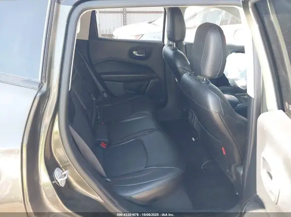 3C4NJDDBXJT238917 2018 JEEP COMPASS - Image 8