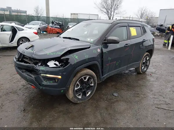 3C4NJDDBXJT270072 2018 JEEP COMPASS - Image 2