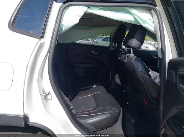 3C4NJDDBXJT270136 2018 JEEP COMPASS - Image 8