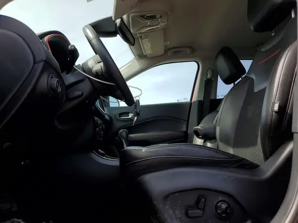 3C4NJDDBXJT284280 2018 JEEP COMPASS - Image 8