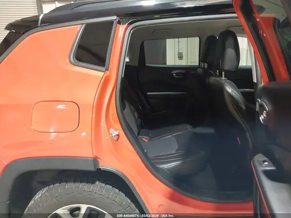 3C4NJDDBXJT366509 2018 JEEP COMPASS - Image 8