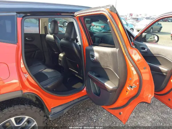 3C4NJDDBXJT479036 2018 JEEP COMPASS - Image 8
