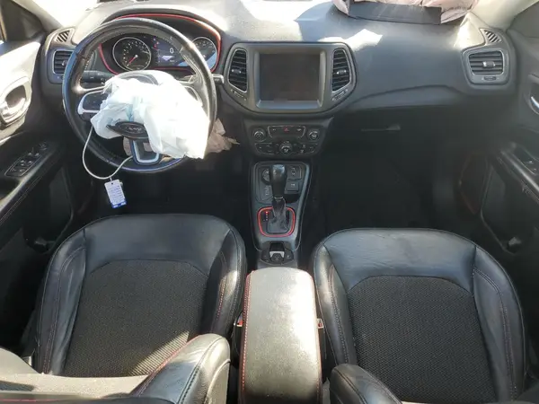 3C4NJDDBXJT501262 2018 JEEP COMPASS - Image 8