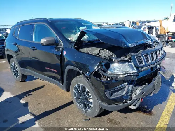 3C4NJDDBXKT595516 2019 JEEP COMPASS - Image 1