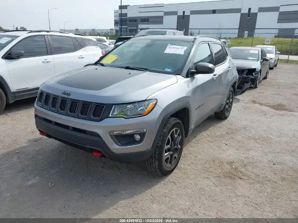 3C4NJDDBXKT667945 2019 JEEP COMPASS - Image 2