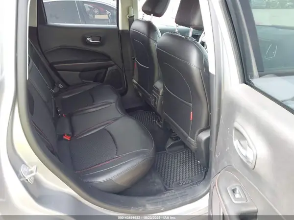 3C4NJDDBXKT667945 2019 JEEP COMPASS - Image 8