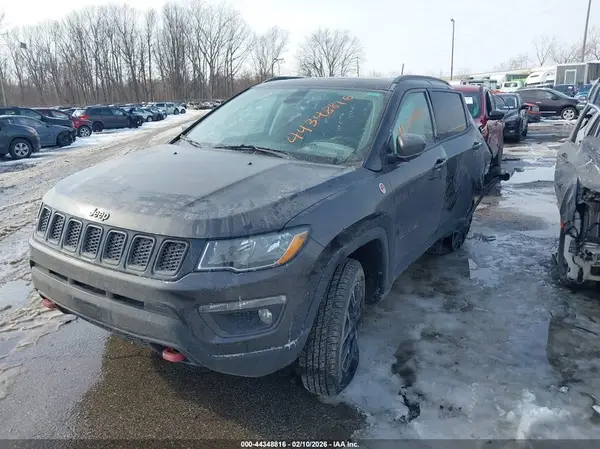 3C4NJDDBXKT668612 2019 JEEP COMPASS - Image 2