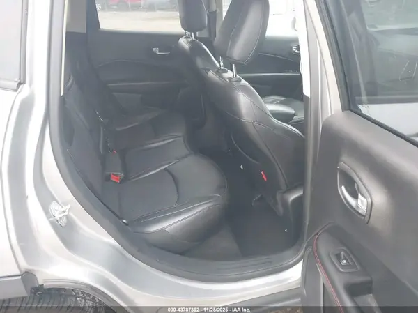 3C4NJDDBXKT733121 2019 JEEP COMPASS - Image 8
