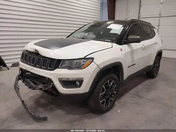 3C4NJDDBXKT739811 2019 JEEP COMPASS - Image 2