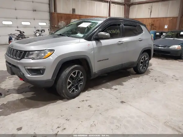 3C4NJDDBXKT752512 2019 JEEP COMPASS - Image 2
