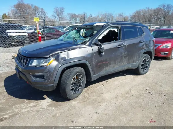 3C4NJDDBXKT759914 2019 JEEP COMPASS - Image 2