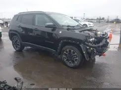 3C4NJDDBXKT765647 2019 JEEP COMPASS