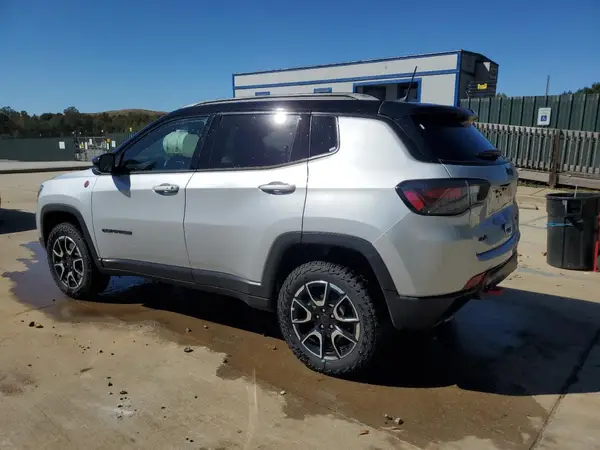 3C4NJDDN0ST508605 2025 JEEP COMPASS - Image 2