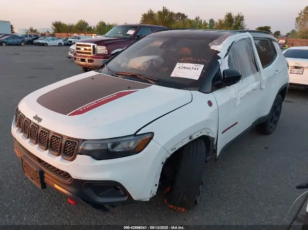 3C4NJDDN2PT557893 2023 JEEP COMPASS - Image 2
