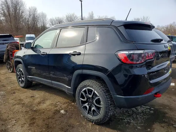 3C4NJDDN2ST593656 2025 JEEP COMPASS - Image 2