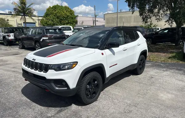 3C4NJDDN5PT500135 2023 JEEP COMPASS - Image 2
