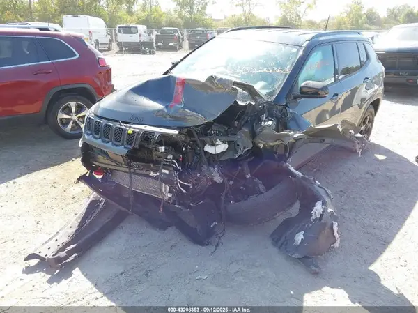 3C4NJDDN6PT532706 2023 JEEP COMPASS - Image 2