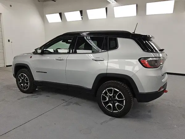 3C4NJDDN6ST557355 2025 JEEP COMPASS - Image 2