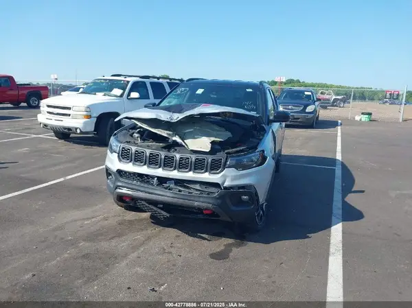 3C4NJDDN6ST594888 2025 JEEP COMPASS - Image 2