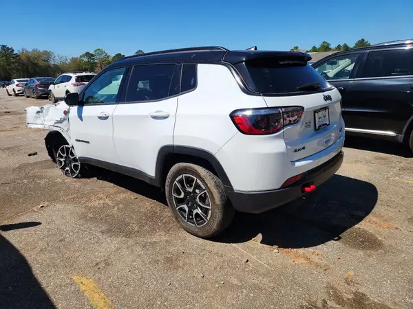 3C4NJDDN7RT117770 2024 JEEP COMPASS - Image 2