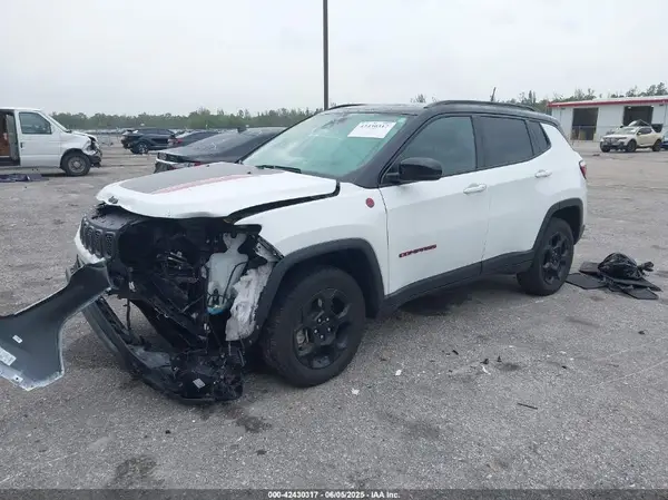 3C4NJDDN8PT555422 2023 JEEP COMPASS - Image 2