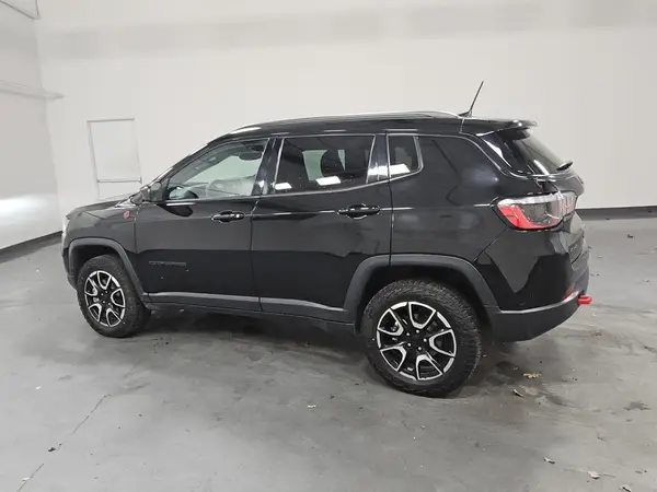3C4NJDDN8RT137283 2024 JEEP COMPASS - Image 2