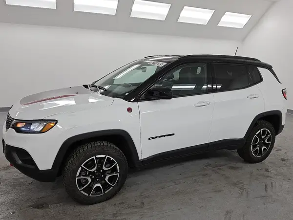 3C4NJDDN9ST526004 2025 JEEP COMPASS - Image 1