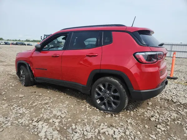3C4NJDEB0MT556645 2021 JEEP COMPASS - Image 2