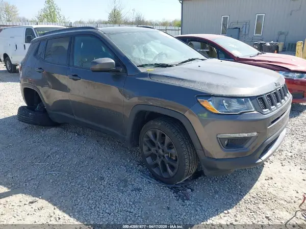 3C4NJDEB0MT556774 2021 JEEP COMPASS - Image 1