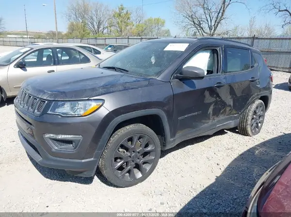 3C4NJDEB0MT556774 2021 JEEP COMPASS - Image 2
