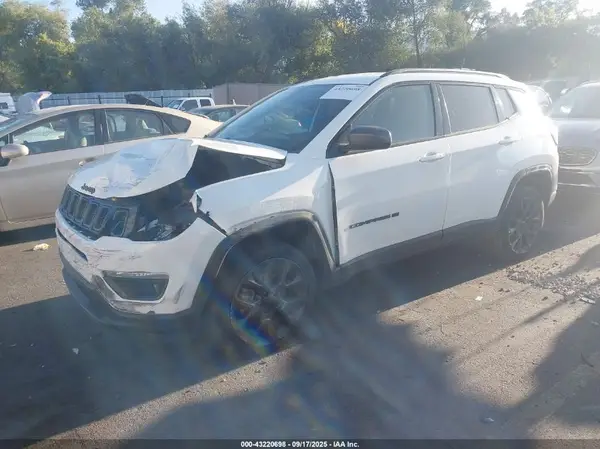 3C4NJDEB0MT595610 2021 JEEP COMPASS - Image 2