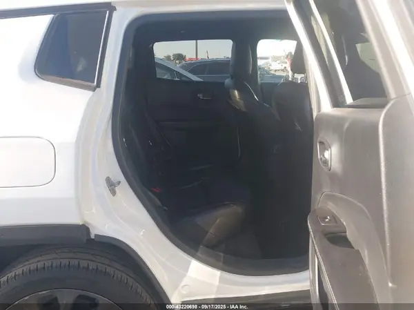 3C4NJDEB0MT595610 2021 JEEP COMPASS - Image 8