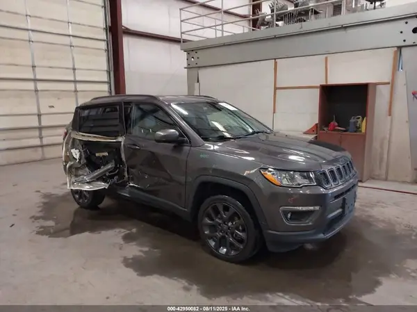 3C4NJDEB3MT529004 2021 JEEP COMPASS - Image 1