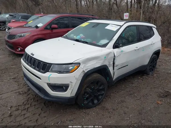 3C4NJDEB4MT594945 2021 JEEP COMPASS - Image 2