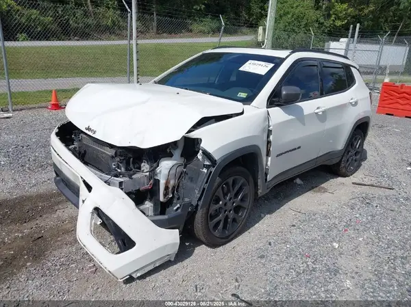 3C4NJDEB5MT521177 2021 JEEP COMPASS - Image 2