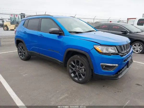 3C4NJDEB5MT529070 2021 JEEP COMPASS - Image 1