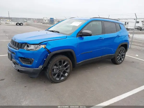 3C4NJDEB5MT529070 2021 JEEP COMPASS - Image 2
