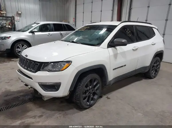 3C4NJDEB6MT532527 2021 JEEP COMPASS - Image 2