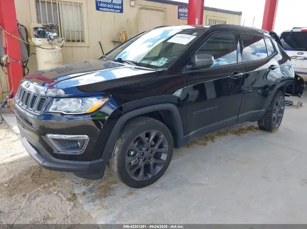 3C4NJDEB6MT570632 2021 JEEP COMPASS - Image 2