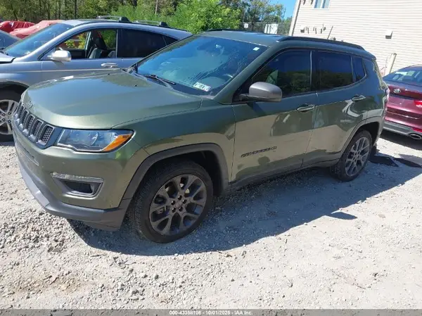 3C4NJDEB7MT557629 2021 JEEP COMPASS - Image 2