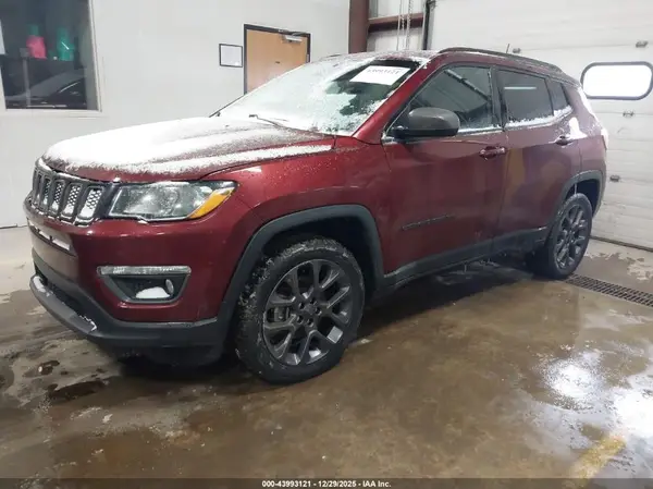 3C4NJDEB7MT570574 2021 JEEP COMPASS - Image 2
