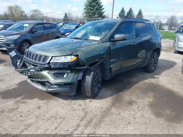 3C4NJDEB8MT565092 2021 JEEP COMPASS - Image 2