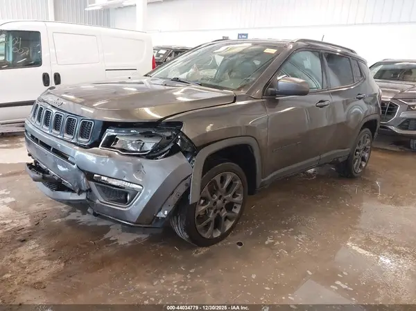 3C4NJDEB8MT579638 2021 JEEP COMPASS - Image 2