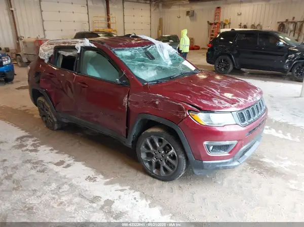 3C4NJDEBXMT529078 2021 JEEP COMPASS - Image 1