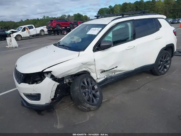 3C4NJDEBXMT540050 2021 JEEP COMPASS - Image 2