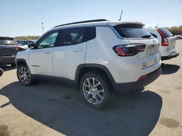 3C4NJDFB0NT113878 2022 JEEP COMPASS - Image 2