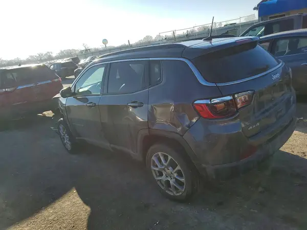 3C4NJDFB0NT156570 2022 JEEP COMPASS - Image 2