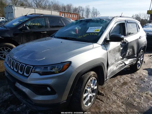 3C4NJDFB0NT158321 2022 JEEP COMPASS - Image 2
