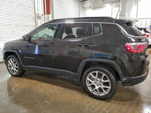 3C4NJDFB1NT113906 2022 JEEP COMPASS - Image 2